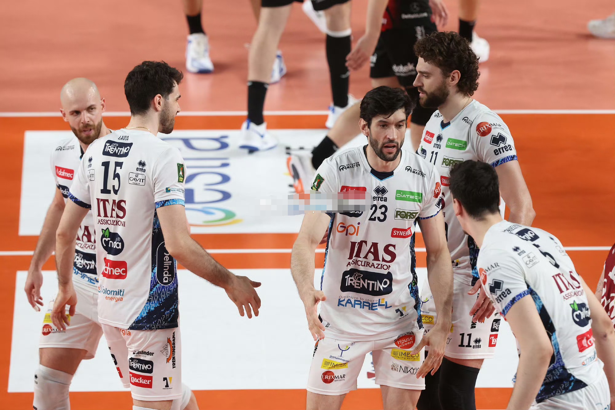  意大利杯关键时刻再迎强敌，费耶诺德止住颓势，主帅态度——更衣室稳定，数据趋势出现新变化