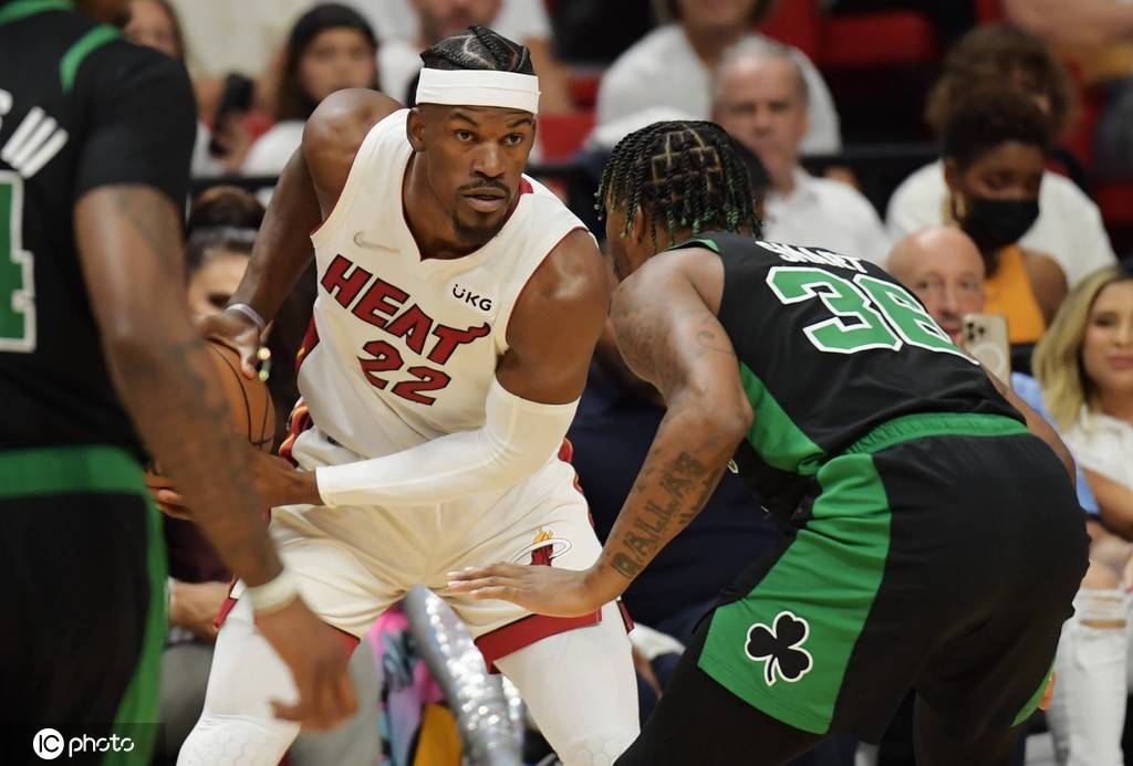 国际比赛日体能课后；波士顿凯尔特人内部沟通备战国王杯；更衣室稳定；更衣室氛围转暖的简单介绍