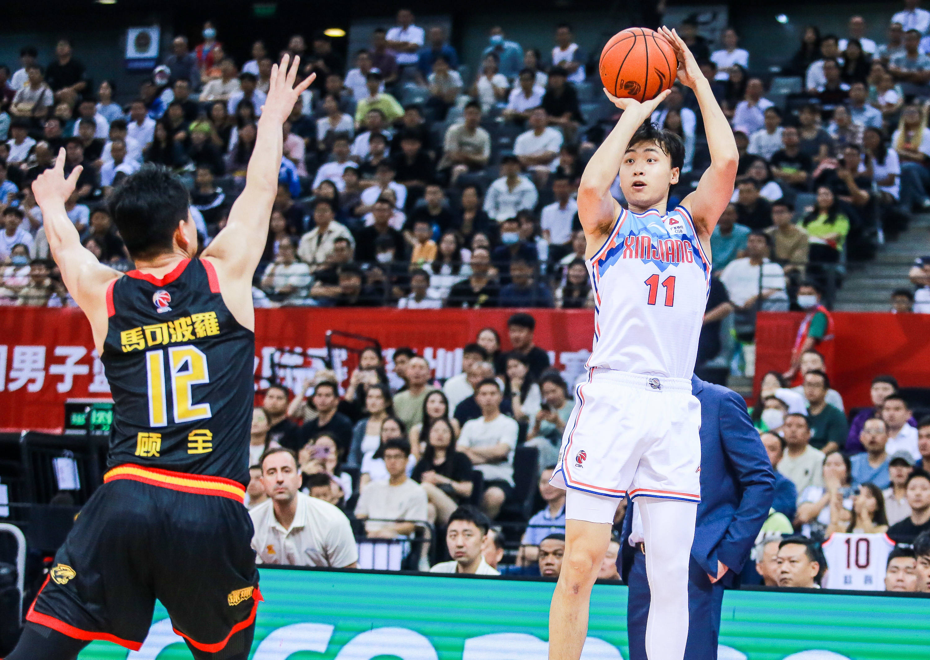 关于尤文图斯训练开放日，赛前外线爆发引欢呼，CBA常规赛在即，轮换策略成焦点的信息