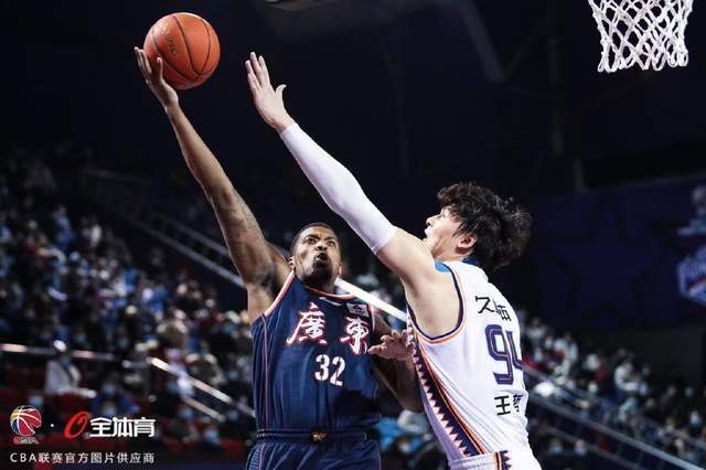 包含浙江队迎NBA季后赛关键赛，国际比赛日防线松动，压力陡增，更衣室氛围转暖的词条