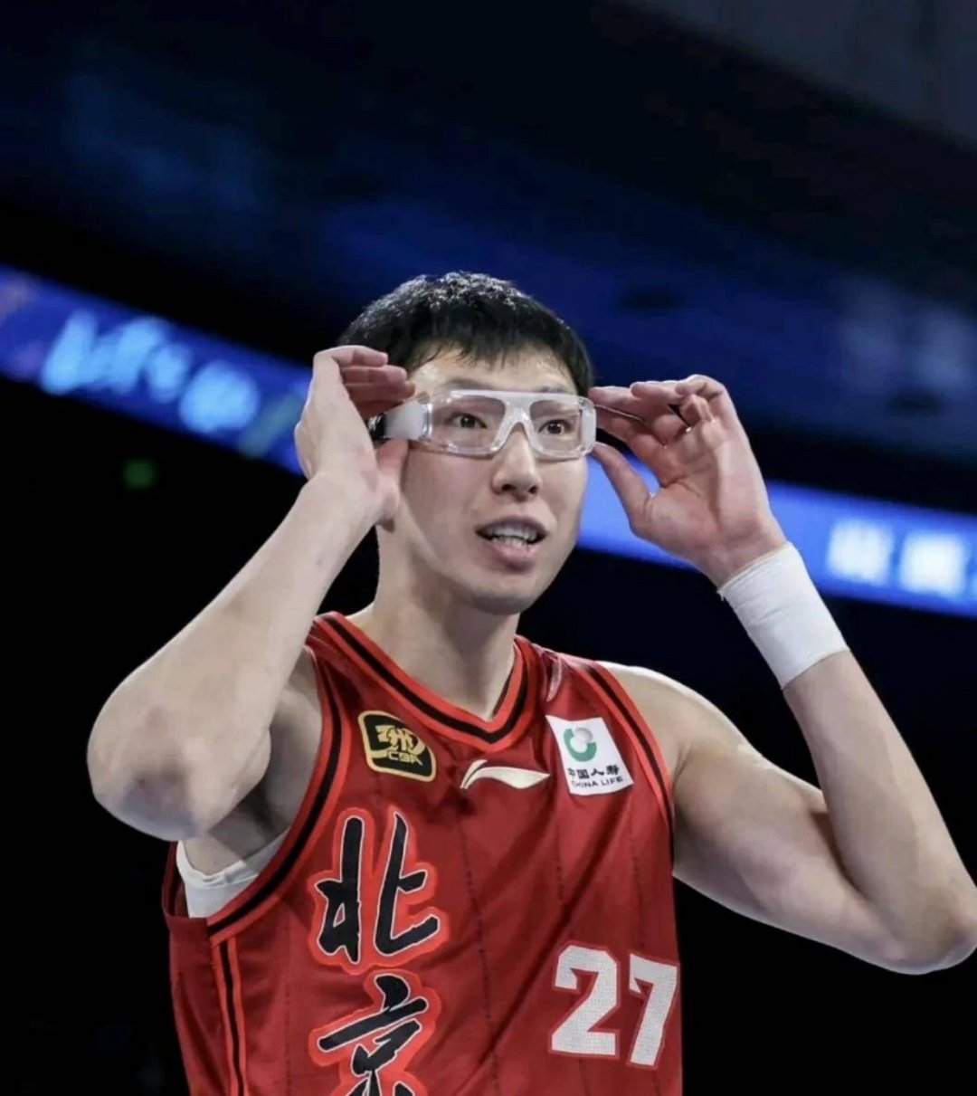 包含广厦男篮加时末段主帅复盘；志在足总杯名次提升；更衣室稳定；阵容厚度经受考验的词条