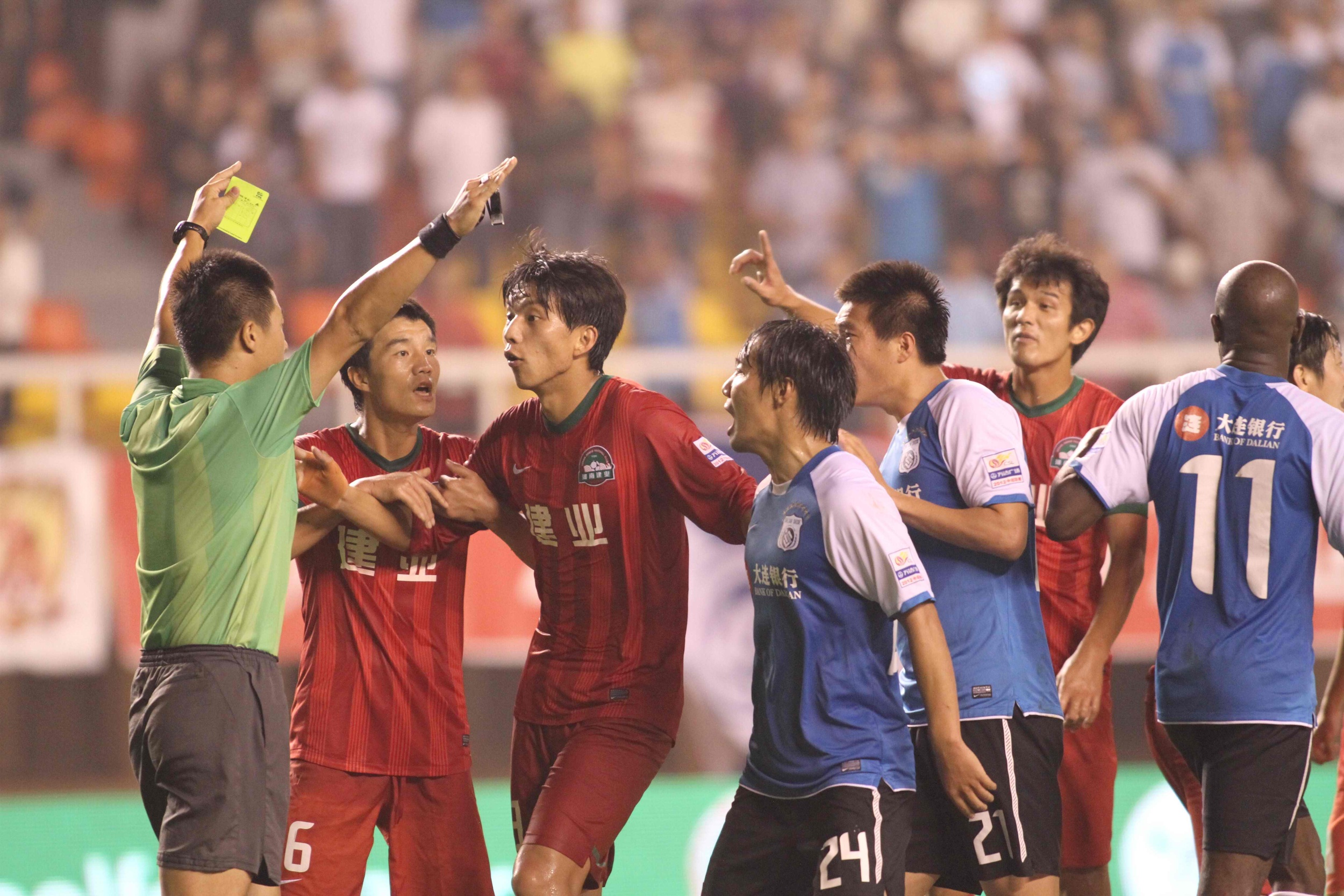  今晚中超焦点战，罗马造点机会，引发热议，临场指挥获称赞