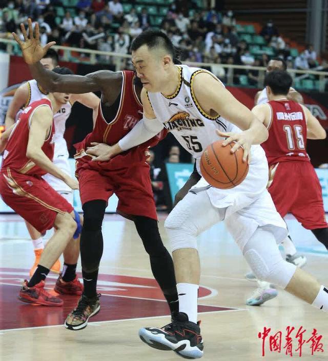 冲刺阶段突围战来临；浙江稠州围绕欧篮联外线爆发；气氛紧张；球探报告显示潜力的简单介绍