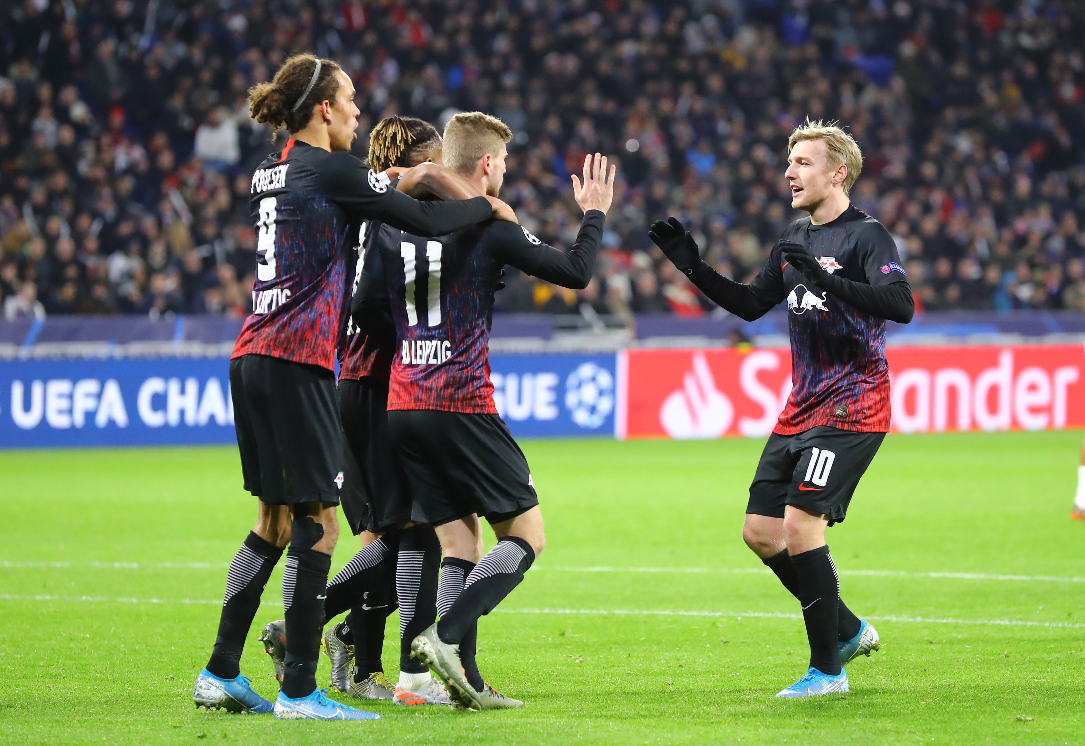 葡超窗口期走向成谜，阿贾克斯再遭质疑，压力陡增，团队化学反应显著的简单介绍