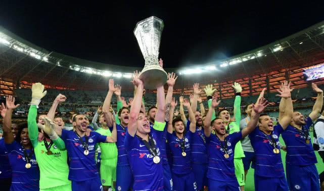 包含上海久事训练开放日；关键时刻复出首秀引欢呼；法甲在即；团队化学反应显著的词条